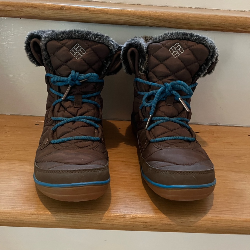 Columbia Brown Quilted Winter Boots with Blue Accents